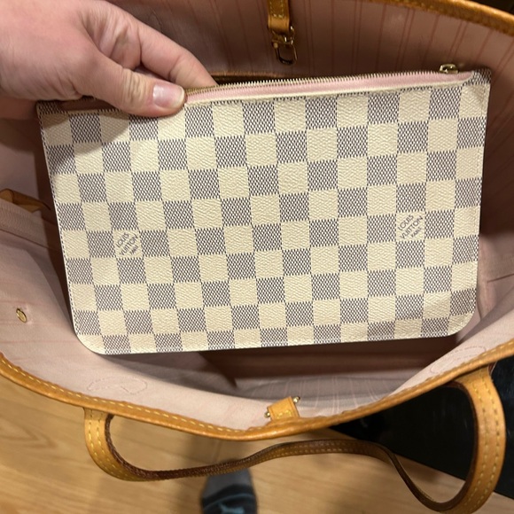 Louis Vuitton Neverfull MM - Picture 9 of 14
